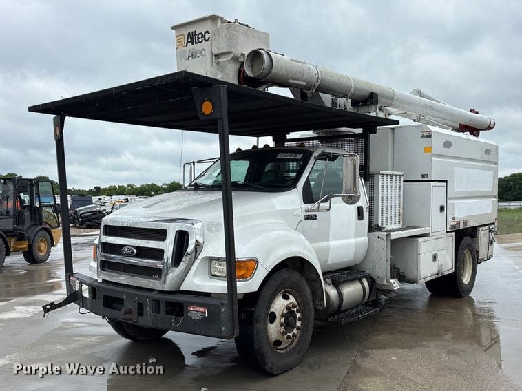 2015 Ford F-750 Equipment Image0