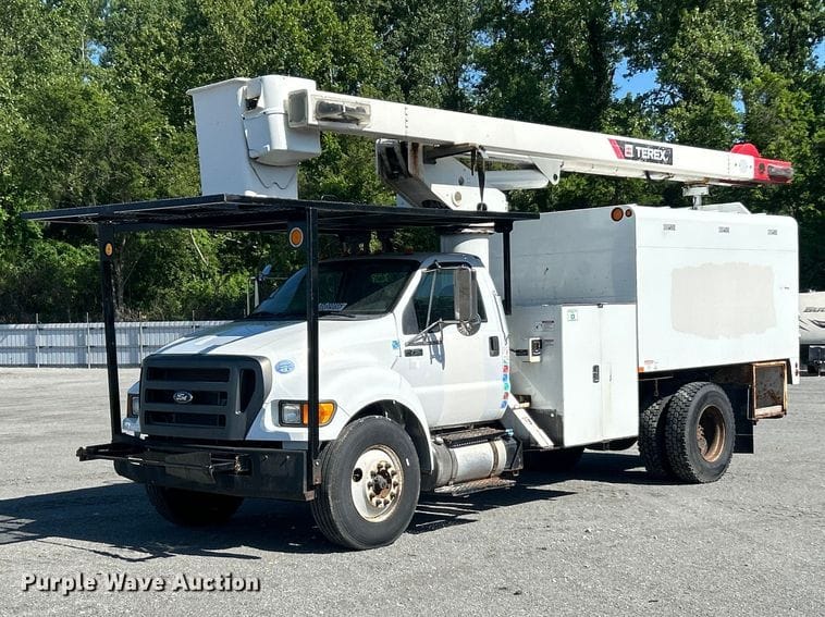 2015 Ford F-750 Equipment Image0
