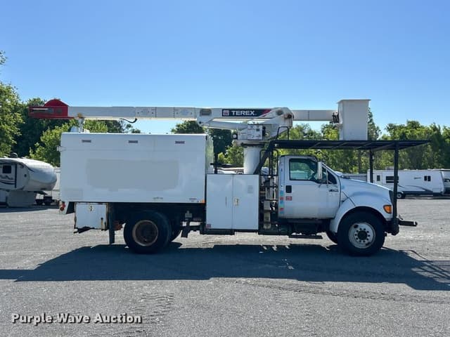 Image of Ford F-750 equipment image 3