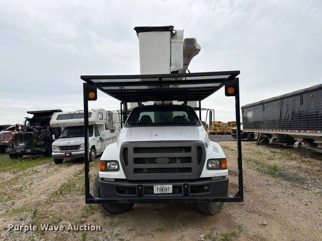 Image of Ford F-750 equipment image 1