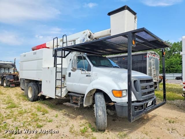 Image of Ford F-750 equipment image 2