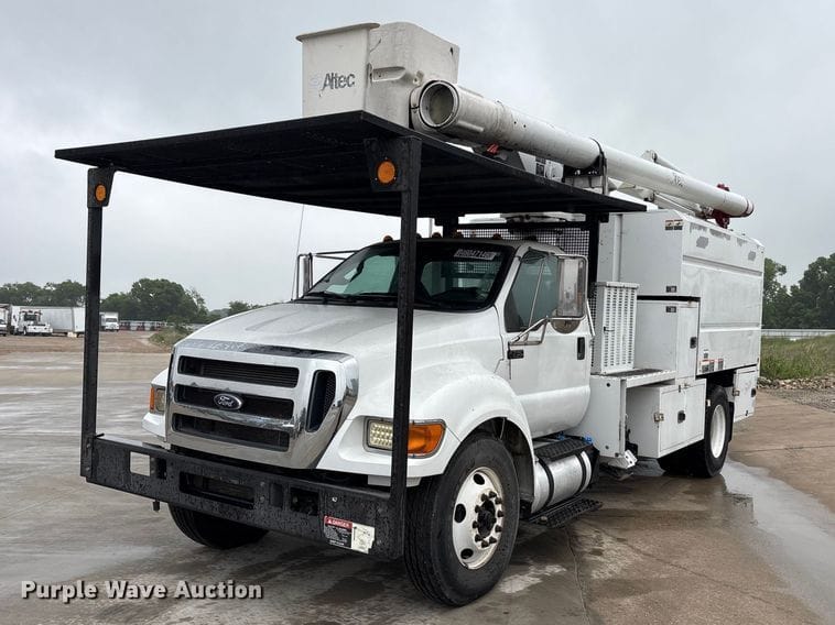 2015 Ford F-750 Equipment Image0