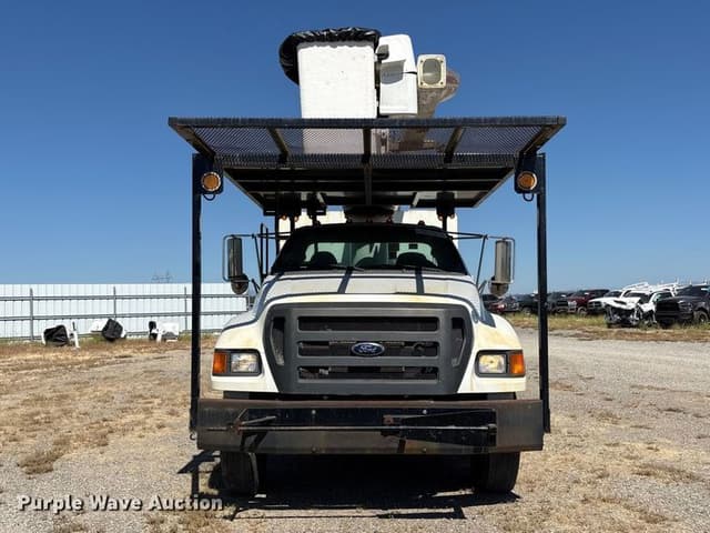 Image of Ford F-750 equipment image 1