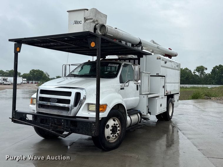 2015 Ford F-750 Equipment Image0