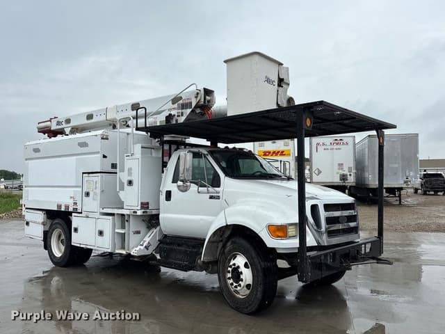 Image of Ford F-750 equipment image 2
