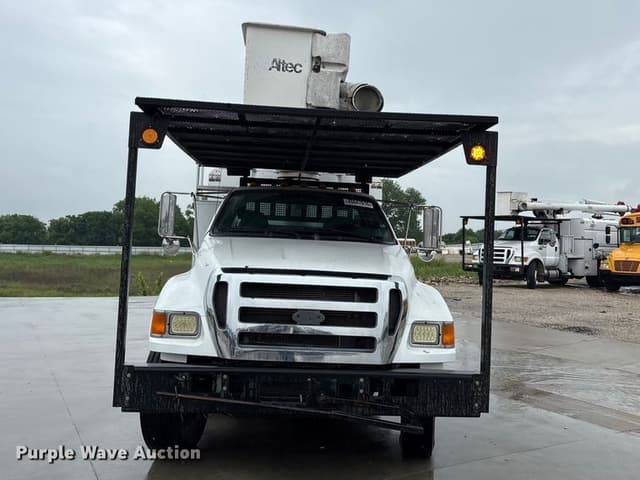 Image of Ford F-750 equipment image 1