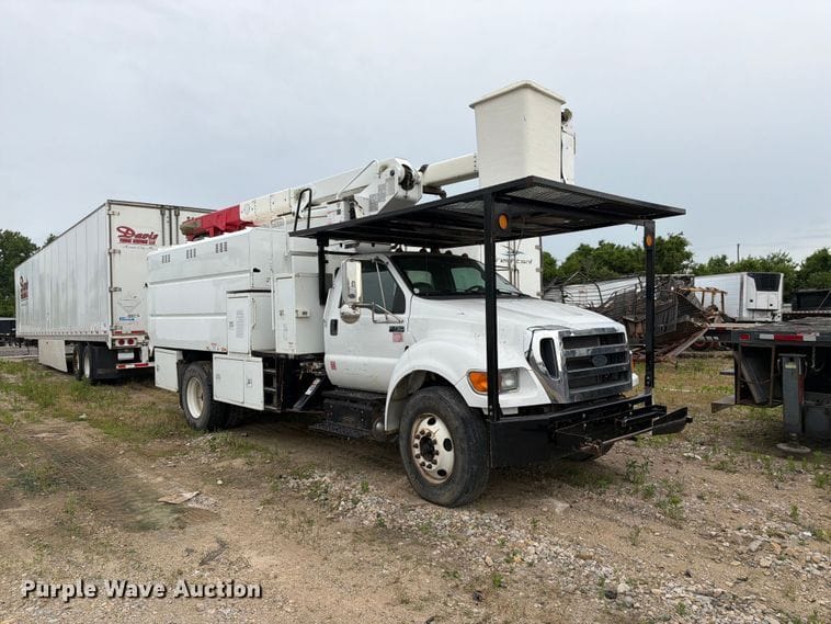 2015 Ford F-750 Equipment Image0