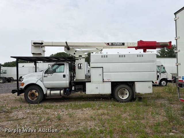 Image of Ford F-750 equipment image 3