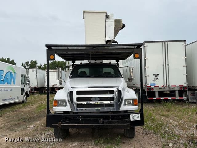 Image of Ford F-750 equipment image 1