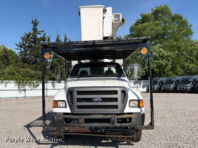 Image of Ford F-750 equipment image 1