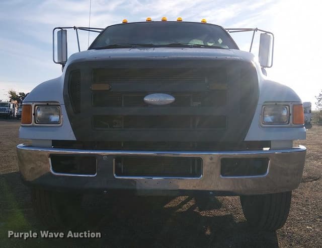 Image of Ford F-750 equipment image 1