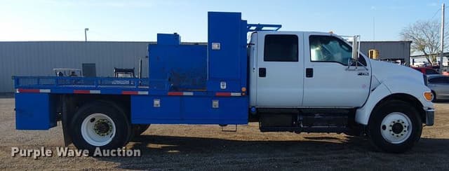 Image of Ford F-750 equipment image 3