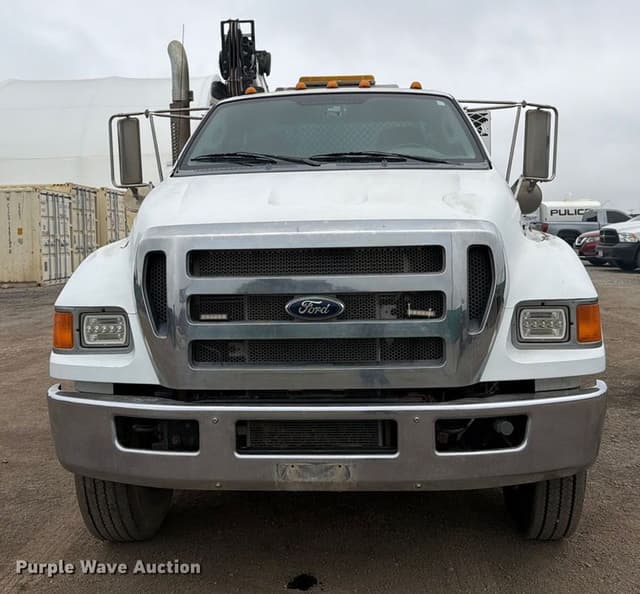 Image of Ford F-750 equipment image 1