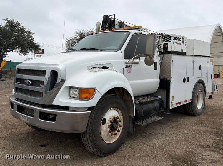 Image of Ford F-750 Primary image
