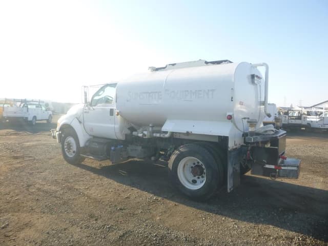 Image of Ford F-750 equipment image 3
