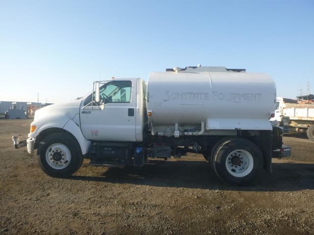 Image of Ford F-750 equipment image 4