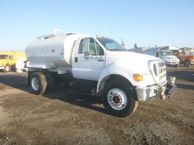 Image of Ford F-750 equipment image 1