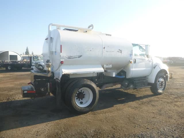 Image of Ford F-750 equipment image 2