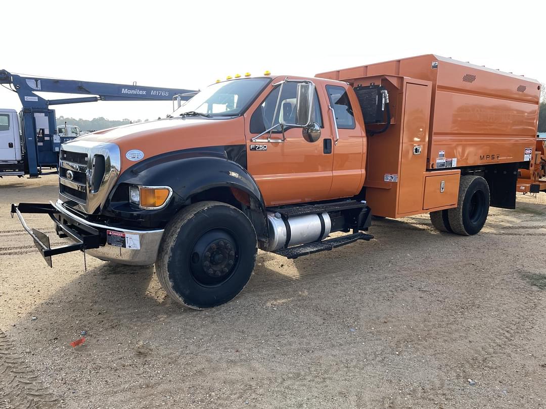 Image of Ford F-750 Primary image