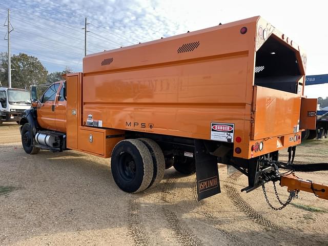 Image of Ford F-750 equipment image 1