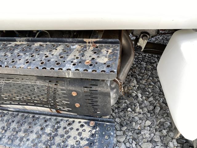 Image of Ford F-750 equipment image 4