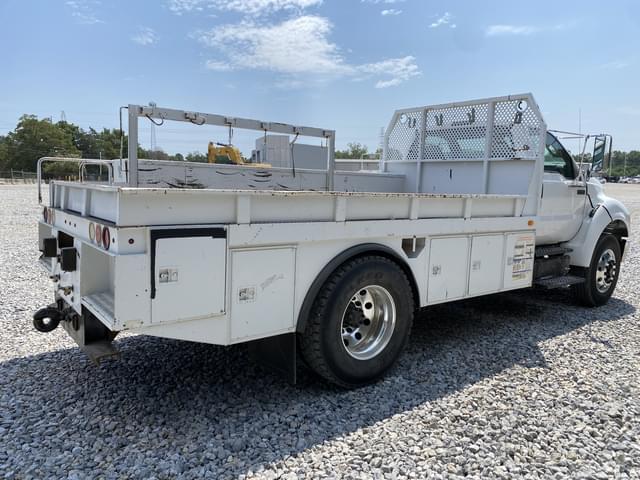 Image of Ford F-750 equipment image 2