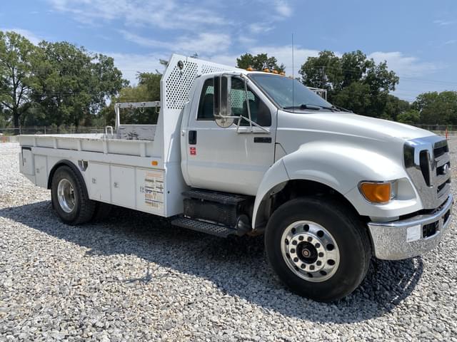 Image of Ford F-750 equipment image 3