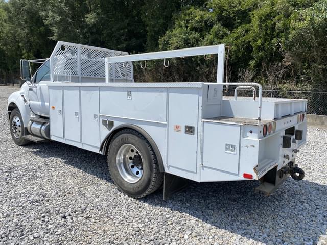Image of Ford F-750 equipment image 1