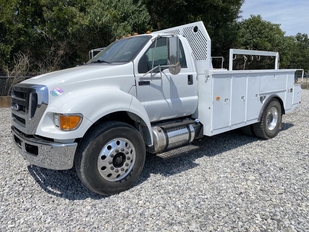 Image of Ford F-750 Primary image