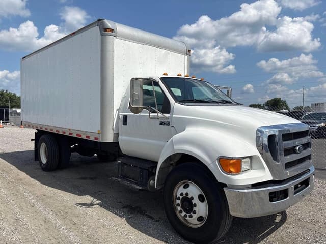 Image of Ford F-750 equipment image 3
