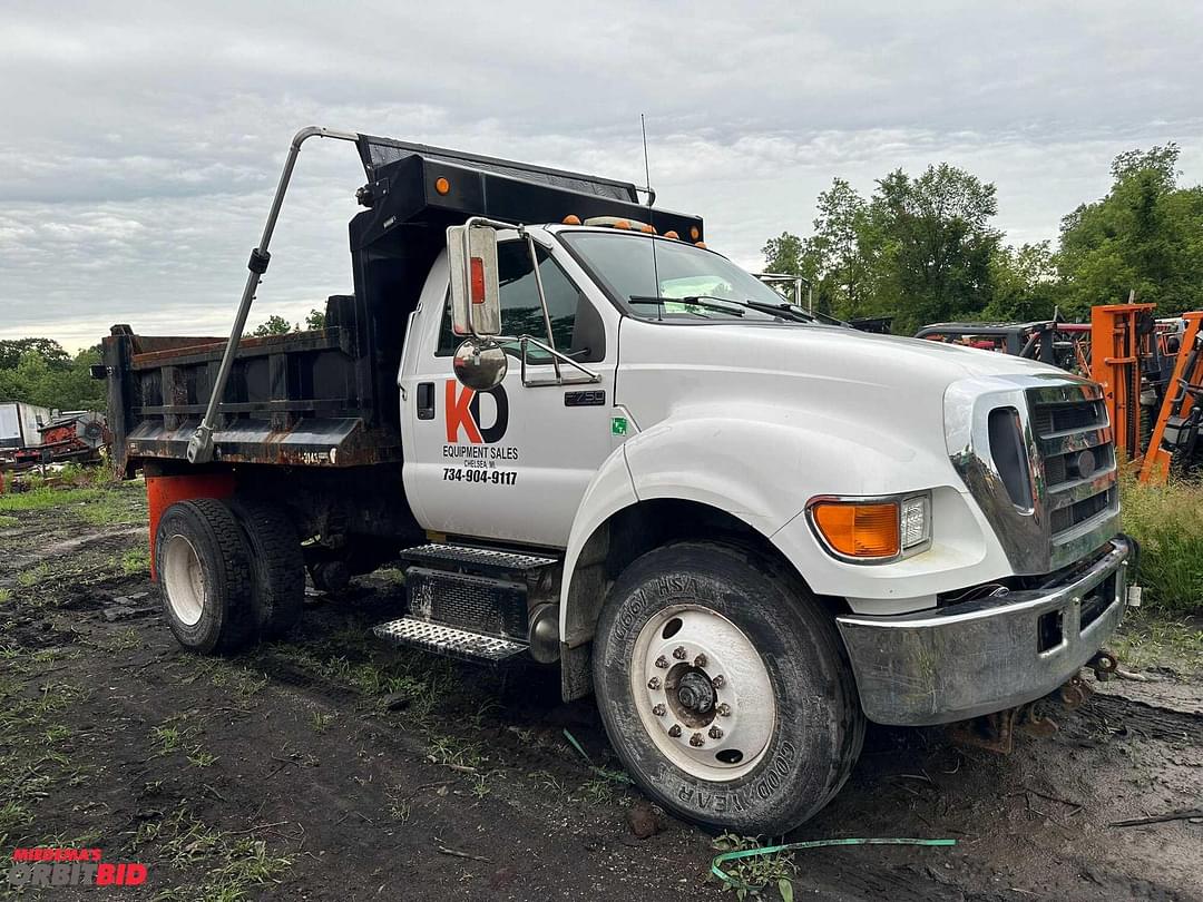 Image of Ford F-750 Primary image