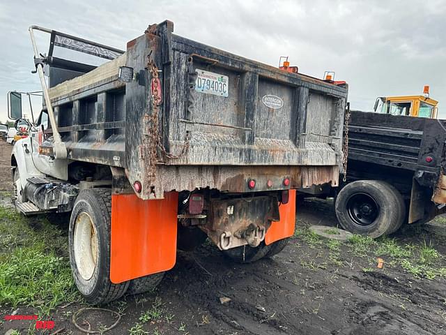 Image of Ford F-750 equipment image 4