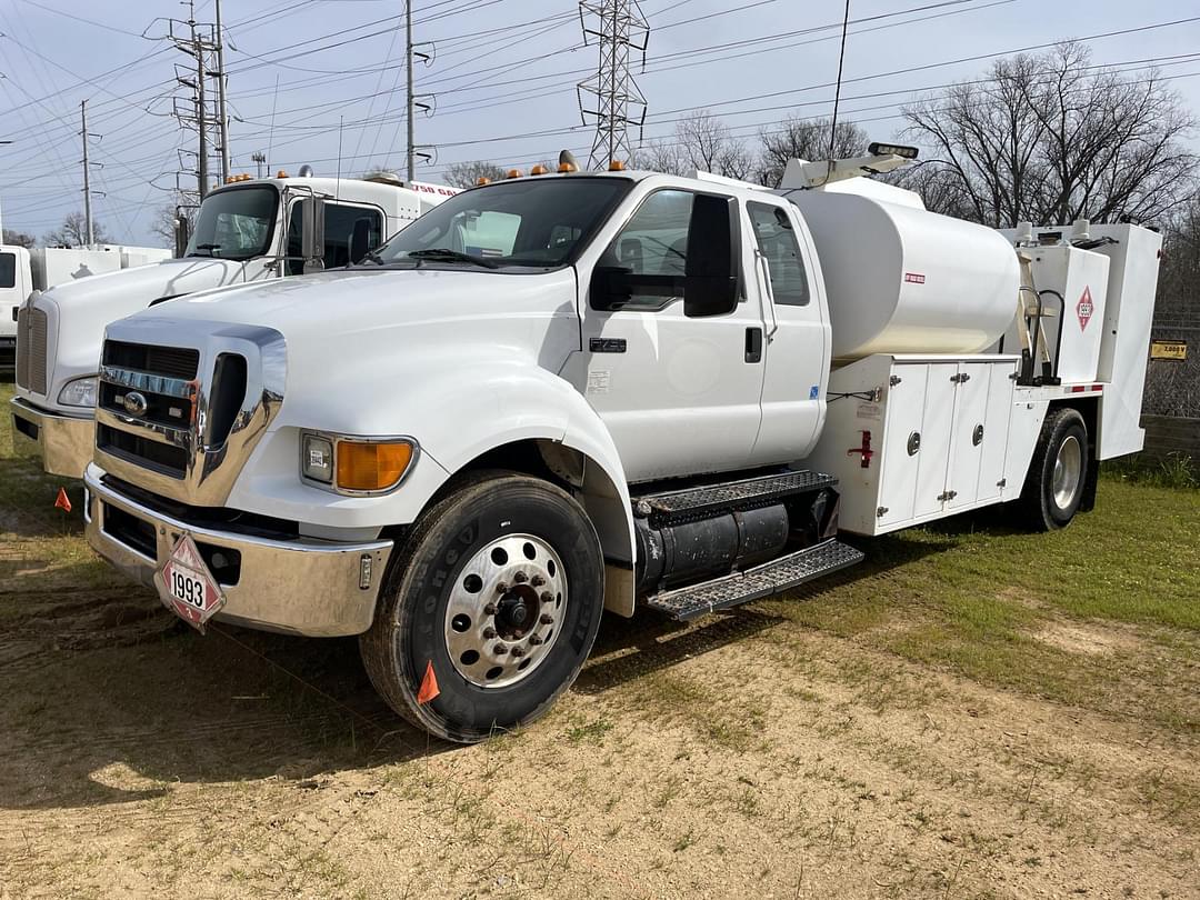 Image of Ford F-750 Primary image