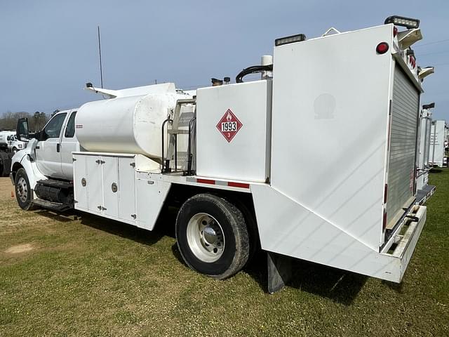 Image of Ford F-750 equipment image 1