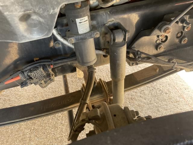 Image of Ford F-750 equipment image 4