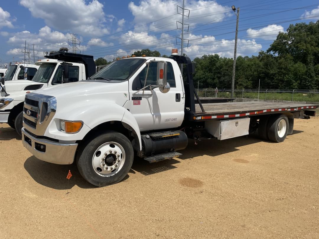 Image of Ford F-750 Primary image