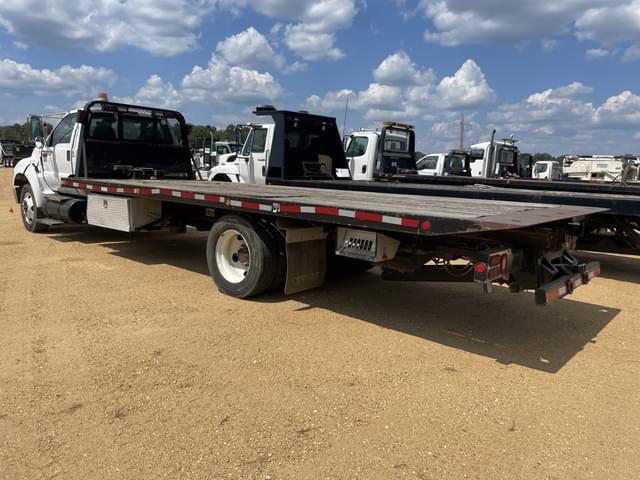 Image of Ford F-750 equipment image 1