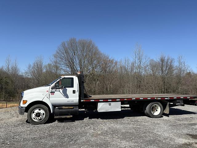 Image of Ford F-750 equipment image 1