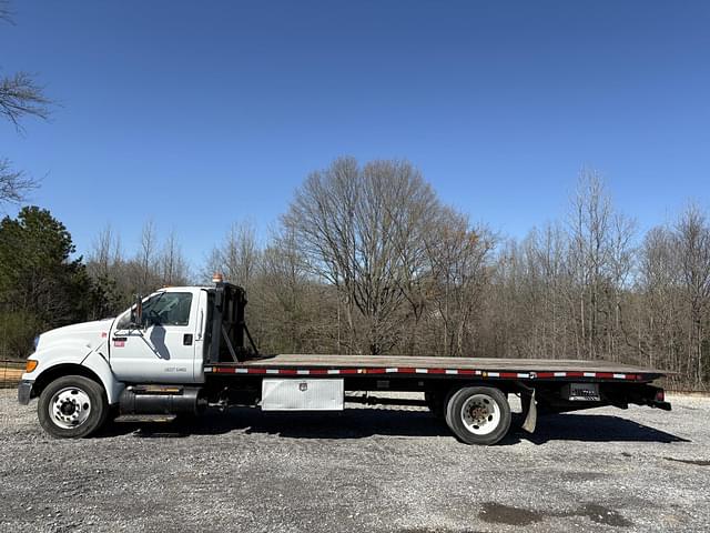 Image of Ford F-750 equipment image 2