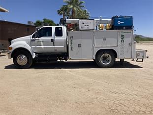 2015 Ford F-750 Equipment Image0