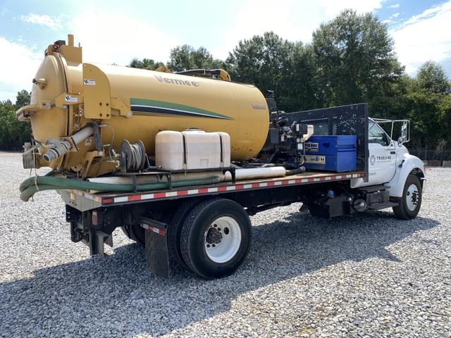 Image of Ford F-750 equipment image 2