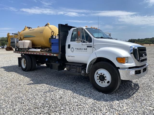 Image of Ford F-750 equipment image 3