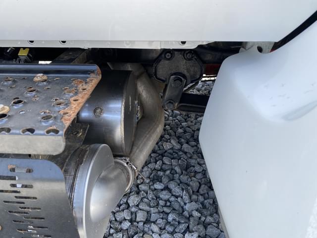 Image of Ford F-750 equipment image 4