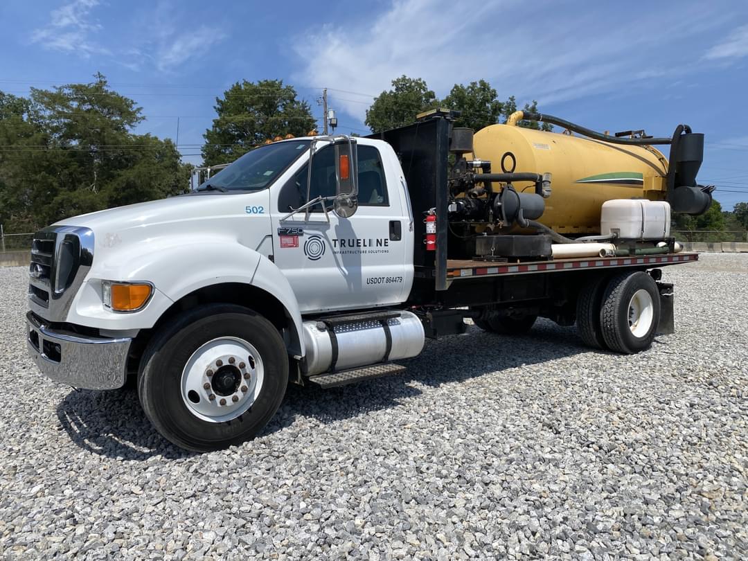 Image of Ford F-750 Primary image