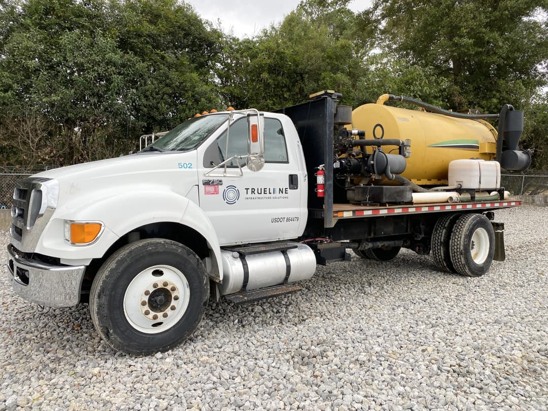 Image of Ford F-750 Primary image