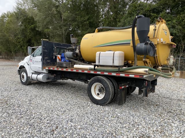 Image of Ford F-750 equipment image 1