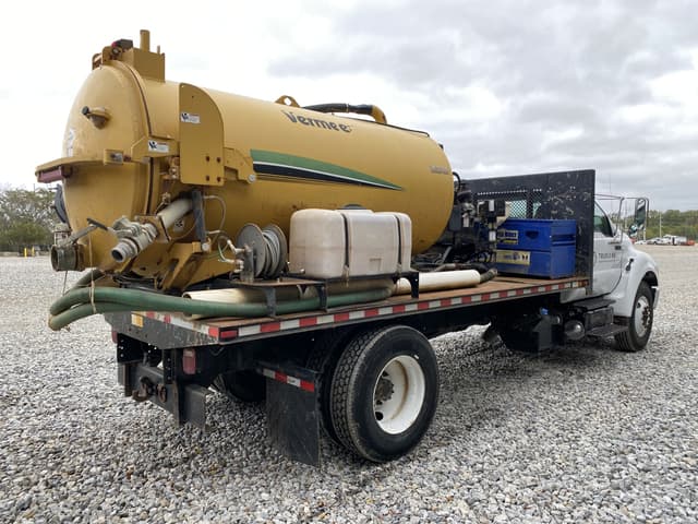 Image of Ford F-750 equipment image 2