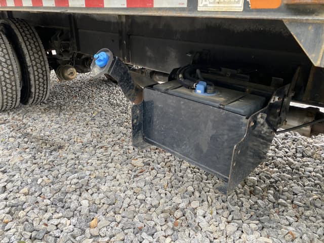 Image of Ford F-750 equipment image 4