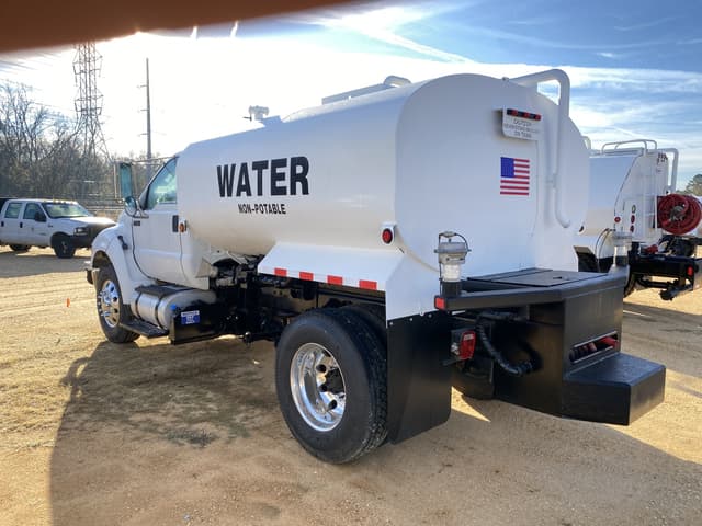 Image of Ford F-750 equipment image 1