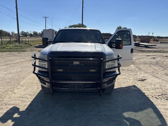 Image of Ford F-350 equipment image 3